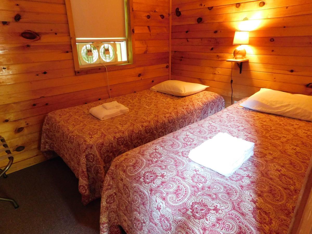 Pine Crest Motel & Cabins Barton Zewnętrze zdjęcie